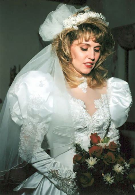 20 Beautiful Photos Defined The Bridal Styles Of The 1990s Vintage