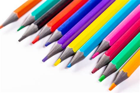 Detailed View Of Colored Pencils In A Row Creative Commons Bilder