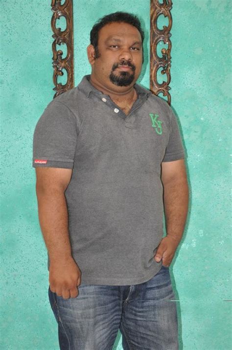 కత్తి మహేశ్‌ కంటికి తీవ్ర గాయం, ఐసీయూలో చికిత్స. Biggboss Mahesh Kathi | Veethi