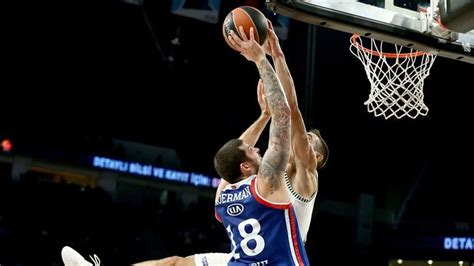 Anadolu efes spor kulübü, i̇stanbul'da anadolu grubu'na bağlı efes pilsen bira markasının sponsorluğunda 1976 yılında kadıköy spor'un devralınmasıyla kurulmuş spor kulübü. Basketball: Anadolu Efes to face Russia's Zenit