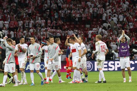 Niech polscy piłkarze wreszcie zagrają dobrze cały mecz, a nie tylko połowę. Mecz Polska - Rosja na UEFA EURO 2012 | Soccer field, Euro ...