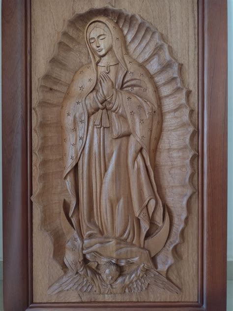 Virgen de Guadalupe tallada en madera de cedro m x cm Acanto Carpintería Fina