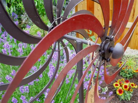 Achten sie bei dieser gestaltung ihres hauses des weiteren gartens auf den eingang. Windspiel Windrad Garten Figur Metall Wind Rad Sonne ...