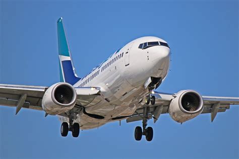 C-FMWJ: WestJet Airlines Boeing 737-700 (1st Flight In 2005)