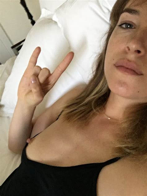 Dakota Johnson seins nus photos volées photos
