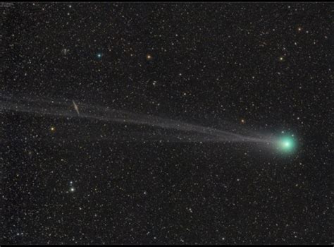 Mystery Of Why Comets Glow Green Is Finally Solved After Puzzling