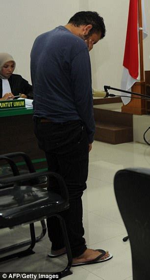 Sharia Court In Indonesia Sentences 2 Gay Men To 85 Lashes Daily Mail