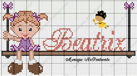 Lindo modelo para bebê de toalhinha de banho. Ponto cuz menina | Gráficos ponto cruz infantil, Monogramas em ponto cruz, Ponto cruz para bebê