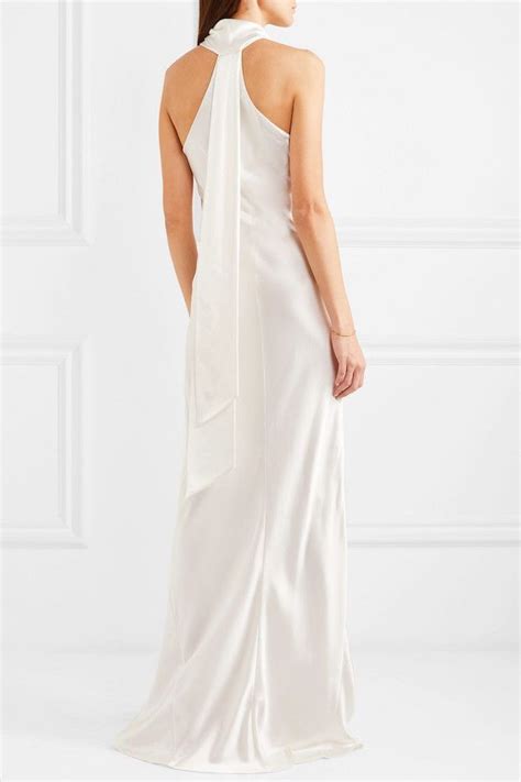 The wedding dress worn by meghan markle at her wedding to prince harry on 19 may 2018 was designed by the british fashion designer clare waight keller, artistic director of the fashion house givenchy. Steal Her Style: Meghan Markle's Second Dress | OneFabDay ...