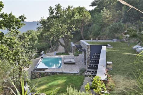 Come Hillside To Explore This Italian Villa With An Infinity Pool
