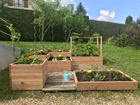 Carrés potager faits maison Carré potager Potager Jardin en carré