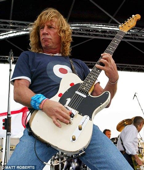 Heart Scare For Status Quo Star Rick Parfitt Daily Mail Online