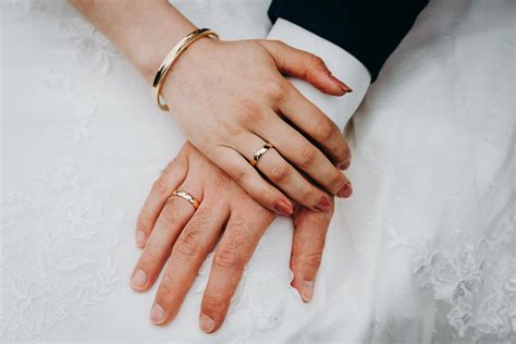 What Hand Do Men Wear Their Wedding Ring On Best Sale
