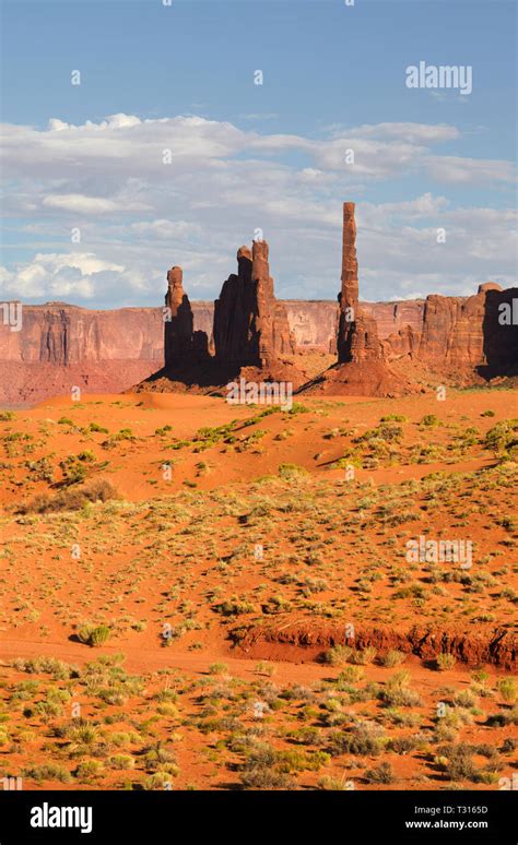 The Totem Poles Monument Valley America Stock Photo Alamy