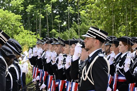 Rhône Ecole De Saint Cyr Gendarmerie De Neuville Et Commissariat De