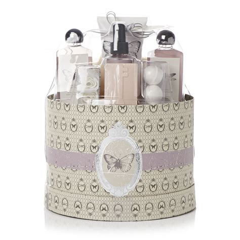 Top gift ideas for women from our 2019 gift guide. Christmas Gift Ideas: For Women // Part 1 | Alex Gladwin