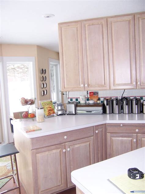 Bringing Timeless Beauty To Your Kitchen With Pickled Oak Cabinets
