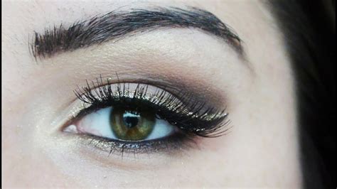 It adds glam in the look and perfect for party look. Double Winged Gold Glitter Eyeliner Holiday Make Up Tutorial #2 - YouTube