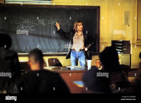 Michelle Pfeiffer Film Dangerous Minds Usa 1995 Characters Louanne