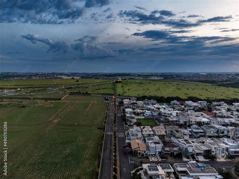 Foto Stock Imagem aérea da cidade de Paulínia interior de São Paulo