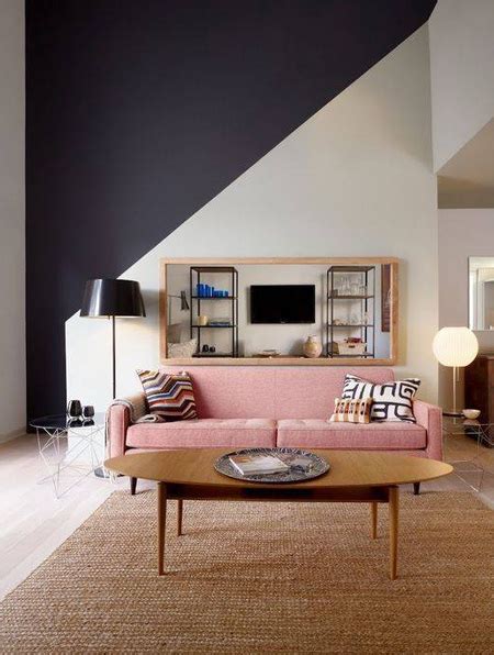 Ashley goldman, the blogger behind the gold hive, shows us how to decorate a small living room so it appears spacious. HOME DZINE | Decorate with black walls and accents