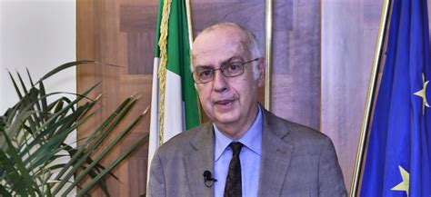 «per astrazeneca non abbiamo rinnovato l'ordine dopo giugno. Rezza: nessun cambiamento su richiamo AstraZeneca - Policy ...