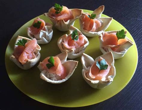 Cestini di pancarrè con robiola e salmone affumicato ...