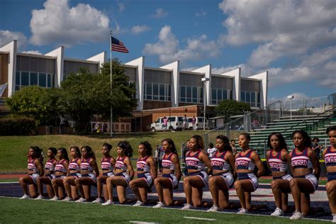 Howard Cheerleaders Add Voices To The Anthem Debate By Taking A Knee