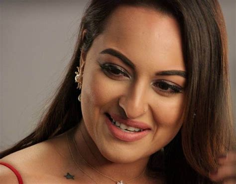 Sonakshi Sinha Beautiful Face Closeups Bollywood Actress Telugu Tamil Actress Photo Gallery