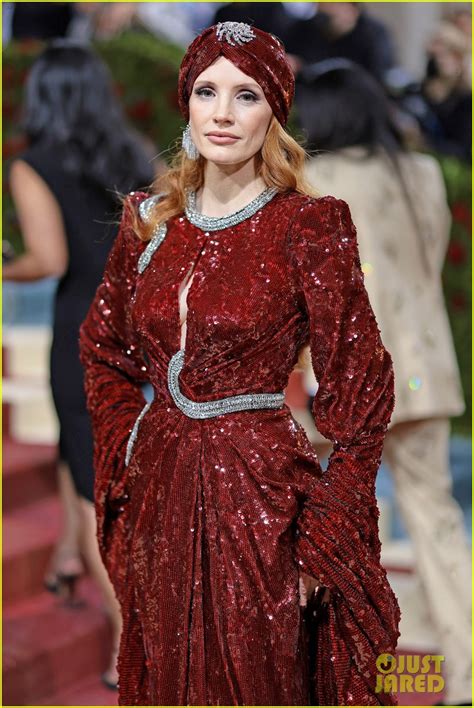 Jessica Chastain Nailed The Gilded Glamour Theme In A Red Gucci Look At