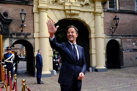 Ff off topic, maar een golddigger die haar driejarige kind iets wil uitleggen over derde wereldlanden voor een beetje aandacht, is in mijn ogen compleet van de pot gerukt. Mark Rutte vaakst genoemd als 'ideale premier' - I&O Research