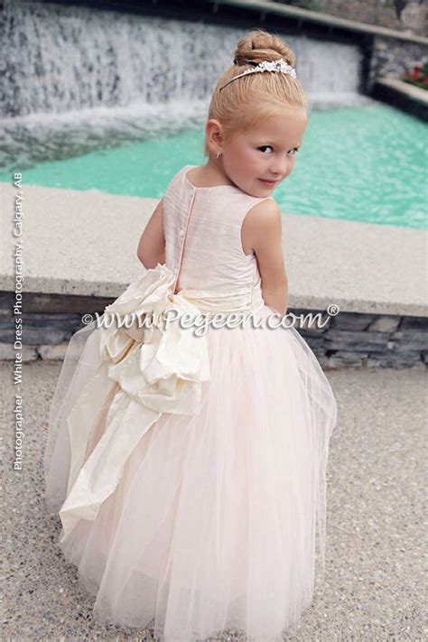 2015 Outdoors Wedding And Flower Girl Dresses Of The Year