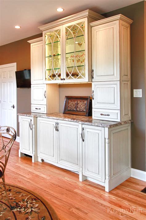 Making 2,000 stock cabinets per day, a large company might earn between $12,000 and $24,000 per day. Custom Made Kitchen Cabinets in Chester Springs, Pennsylvania