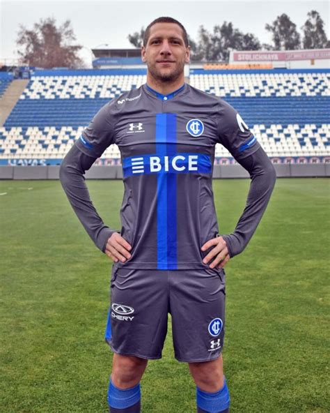 Catolica are ahead of melipilla in all rating categories, indicating an away win or draw. Tercera camiseta Under Armour de la Universidad Católica 2020