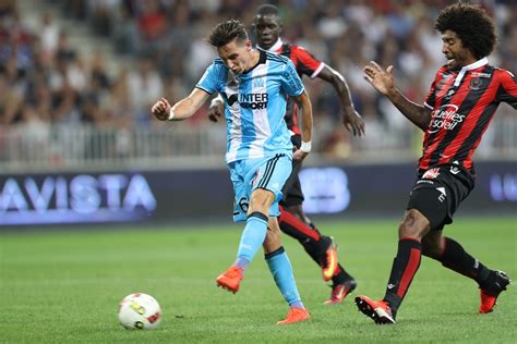 Des supporters niçois sont entrés sur le terrain après que des joueurs marseillais ont réagi à des jets de projectiles. Balotelli, Pereira, Thauvin : les notes de Nice-OM