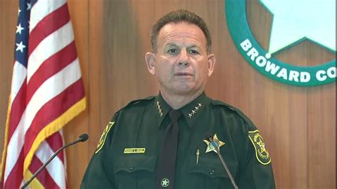 Sheriff Florida School Resource Deputy Never Went In To Confront Shooter Abc7 Los Angeles