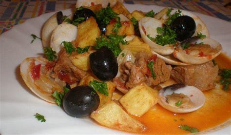 Carne de porco à alentejana
