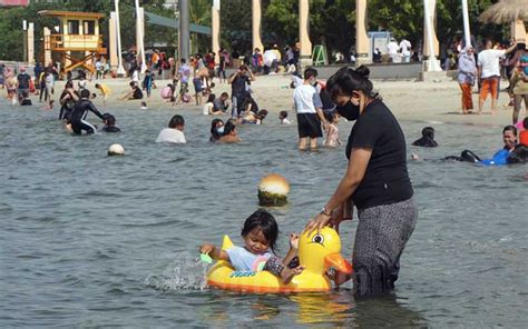 Manajemen ancol menegaskan kondisi pantai ancol dalam keadaan aman dan tetap diramaikan oleh pengunjung. Selama Libur Nataru, Kawasan Ancol Buka Secara Terbatas ...
