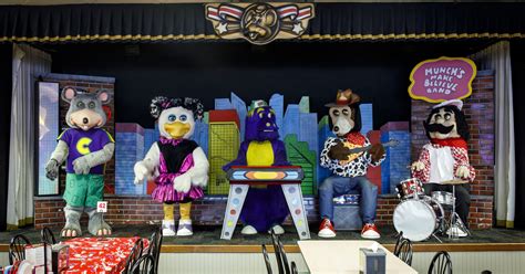 Chuck E Cheese Is Breaking Up The Animatronic Band