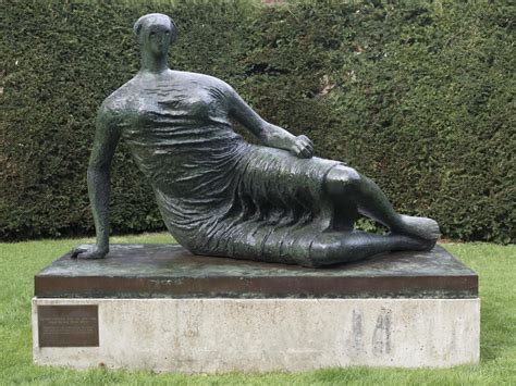Henry Moore Draped Reclining Woman 1957 With Images Henry Moore