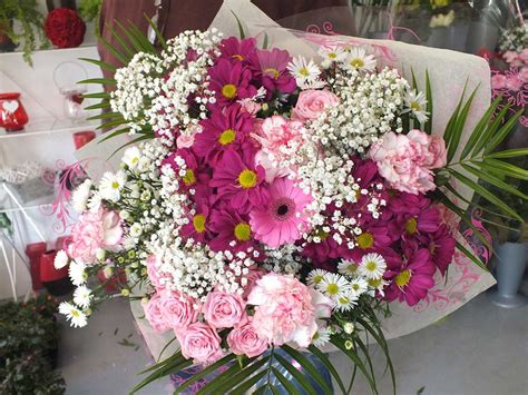 You can now pick from the plenty of our extensive floral collections and make the perfect flower bouquet for your mom. The Bexhill Florist | mothers-day-flowers-05