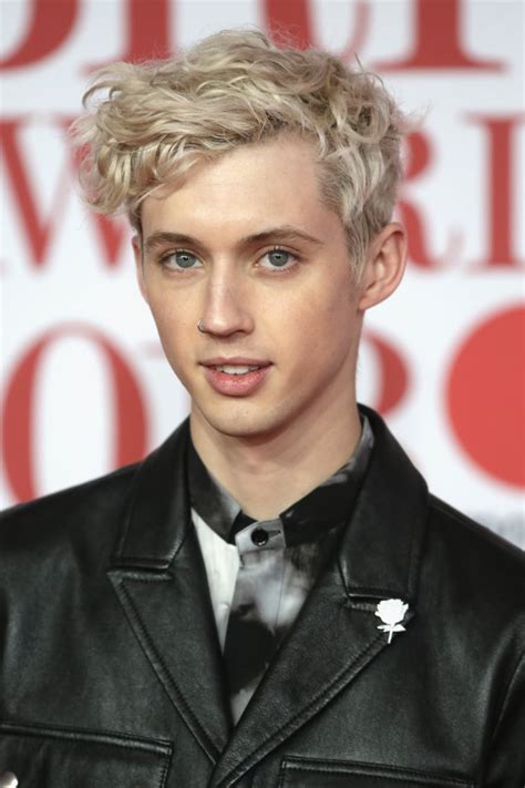 Easy with kacey musgraves & mark ronson is out now! Cute Pictures of Troye Sivan | POPSUGAR Celebrity Photo 12