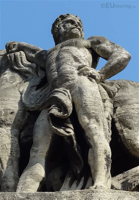 Gallic Warrior statue by Antoine Preault on Pont d'Iena - Page 31