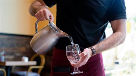 You Should Never Drink The Water At A Restaurant Heres Why