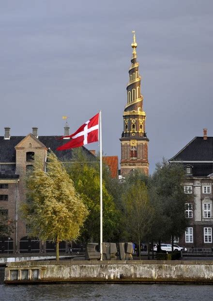 Copenhague, la quinta metrópoli más cara del mundo, es una ciudad llena de casas de colores. Dinamarca, datos prácticos para planificar el viaje Viaje ...