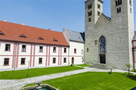 Je domovem bratří z řádu premonstrátů strahovské kanonie. Kudy z nudy - Klášter premonstrátů Milevsko