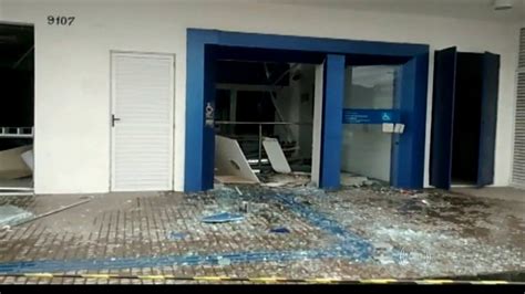 bandidos explodem caixa eletrônico em niterói na região metropolitana bom dia rio g1