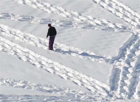 Incredible Snow Joking Walking Man Creates Stunning Huge