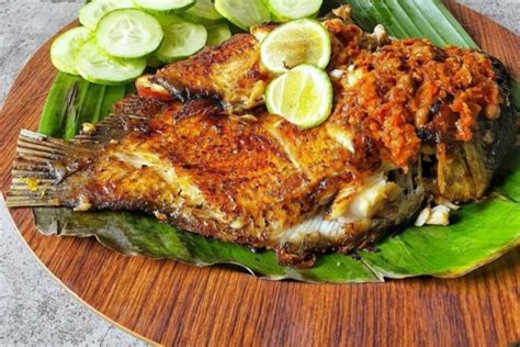 Resep Ikan Bakar Gurame Bumbu Rujak Pedasnya Nampol
