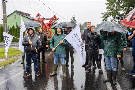 Protest rolników z AGROunii Zablokowane drogi w całej Polsce ZDJĘCIA